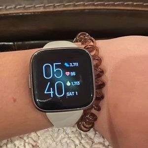 Selling my fit bit versa 2 (originally $250) selling for $100 or best offer